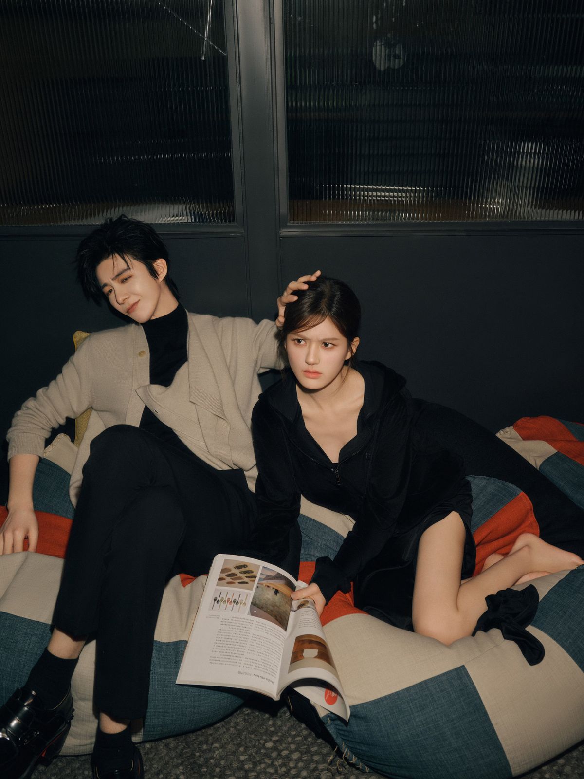 Tám tuổi cách biệt