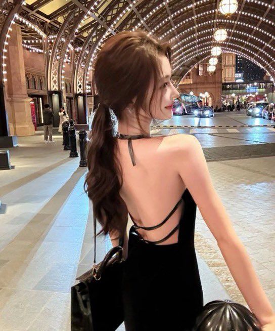 Là Người Dư Thừa Trong Câu Chuyện Gia Đình