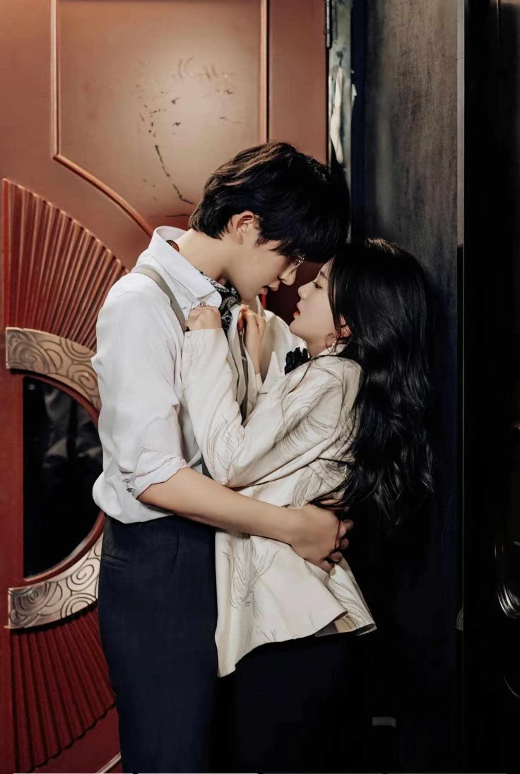Tình yêu cướp vào tận nhà