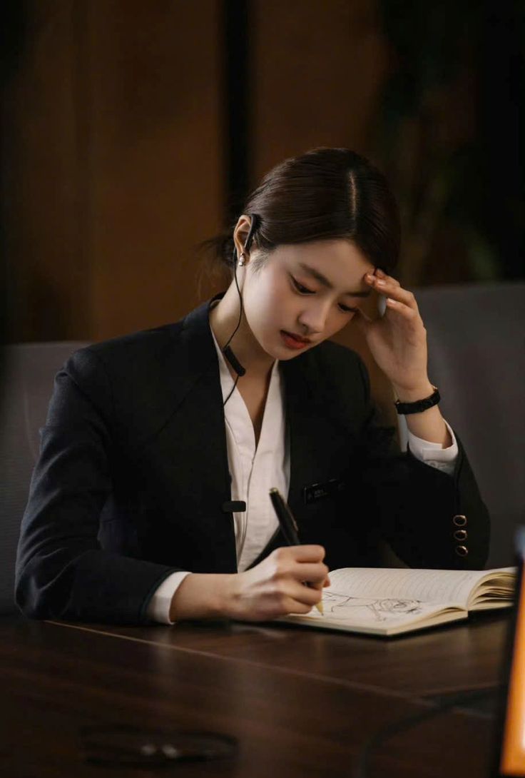 Bán Nhà Cưới, Cả Nhà Chồng Cũ Quỳ Trước Cửa Tôi