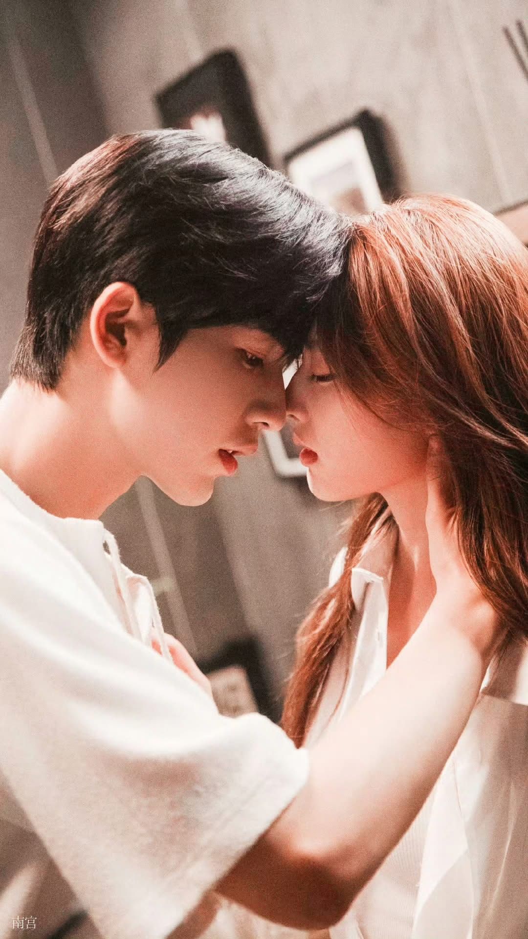 Em Là Ánh Sáng Duy Nhất Của Anh