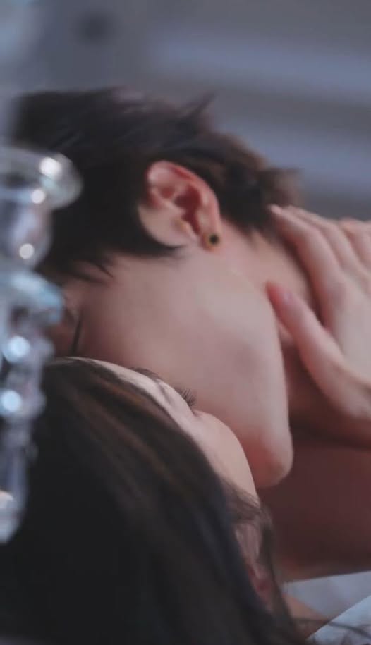 Tôi Ôm Nhầm Người Rồi