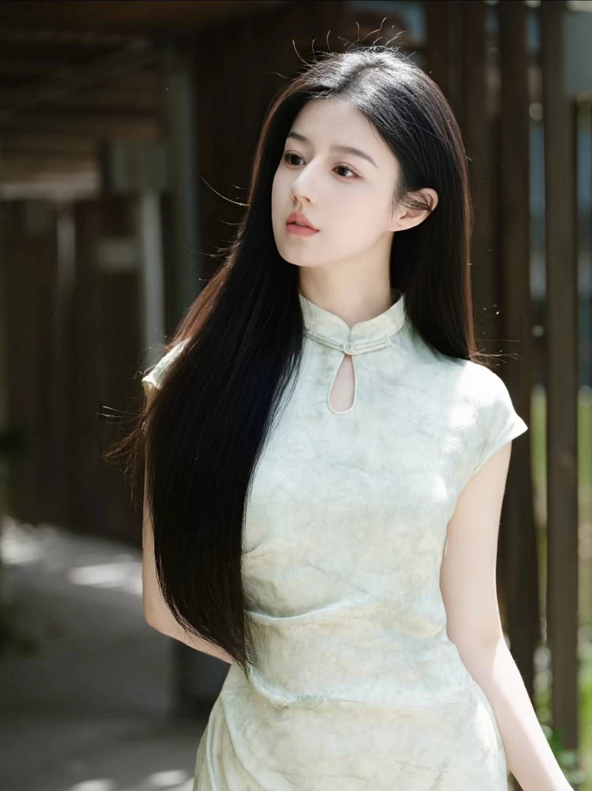 Cô Giáo Cũ, Hot Search Mới