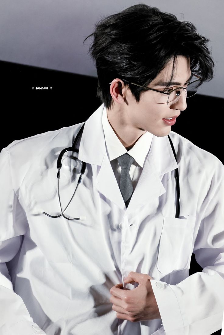 Bác sĩ đẹp trai giả vờ trầm lặng