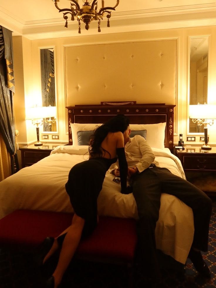 Người Thay Thế, Kẻ Thay Lòng