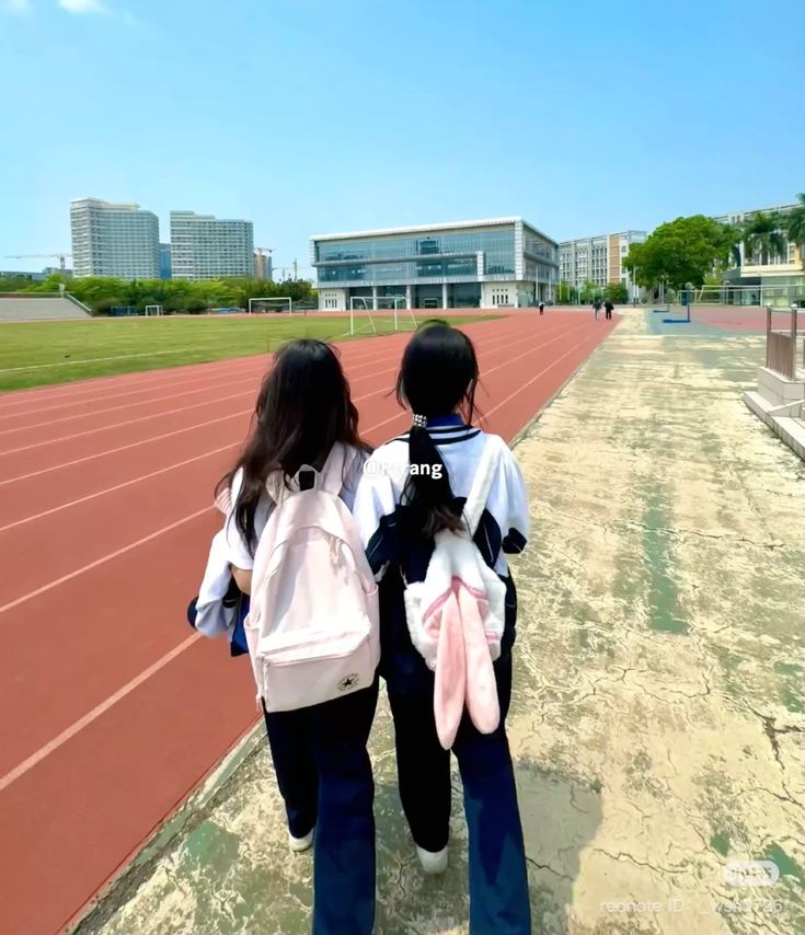 Trọng Sinh: Tôi Sẽ Không Còn Là Bệ Đỡ Cho Tình Yêu Của Cậu Ấy Và Cô Bạn Thân