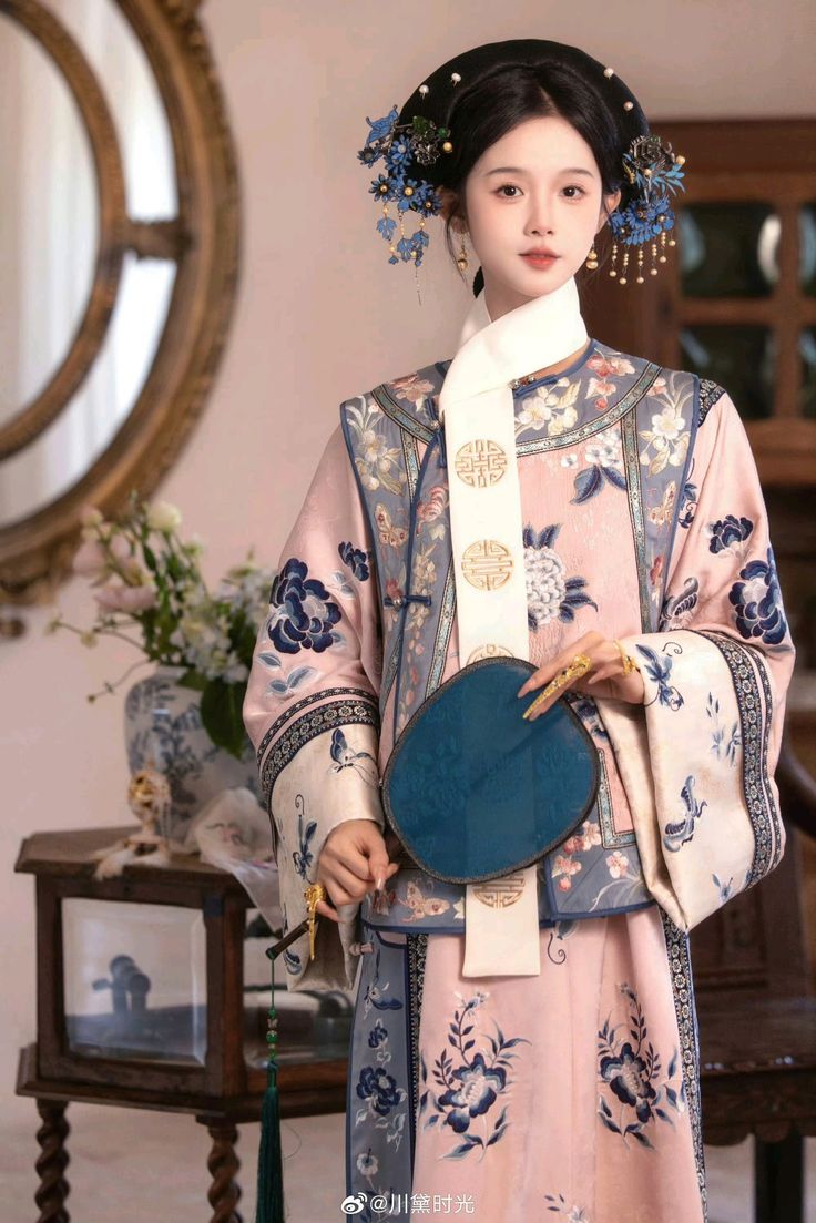 TRANH HOA MỸ NHÂN