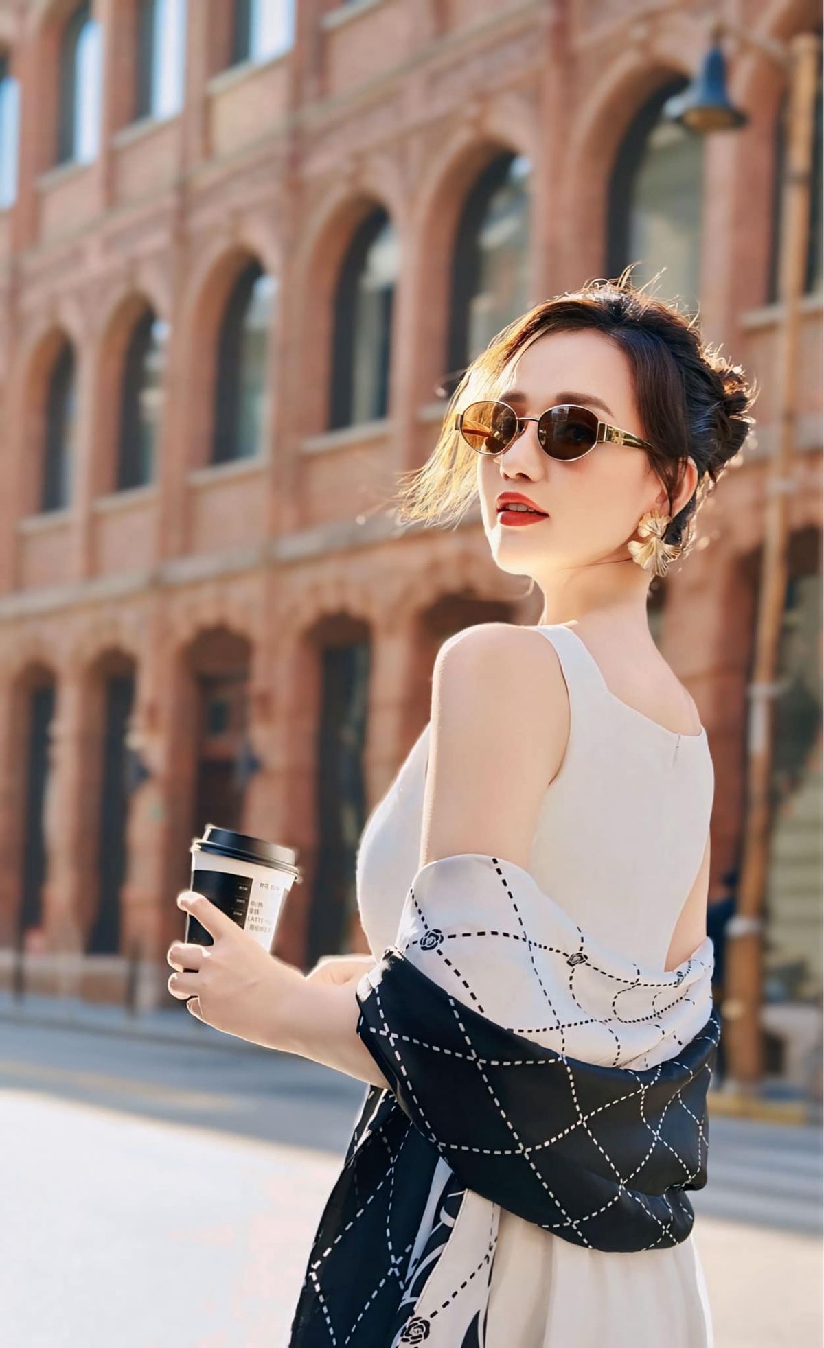 Bạn lái xe khi say cùng thanh mai, tôi gọi điện báo cảnh sát